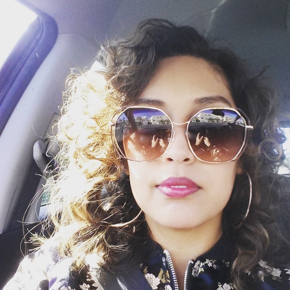 Hello π€ Welcome to my Closet. - Picture 3 of 6